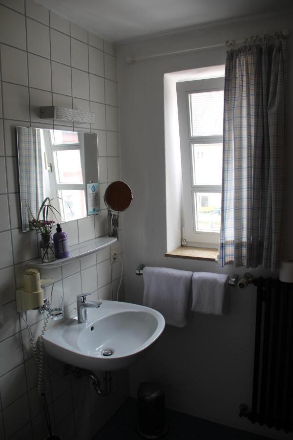 Hotel Schildwirtschaft Zum Rothen Ochsen Laupheim Esterno foto