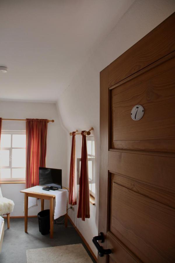 Hotel Schildwirtschaft Zum Rothen Ochsen Laupheim Esterno foto