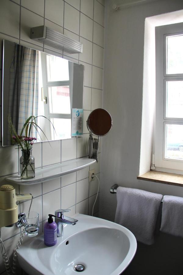 Hotel Schildwirtschaft Zum Rothen Ochsen Laupheim Esterno foto