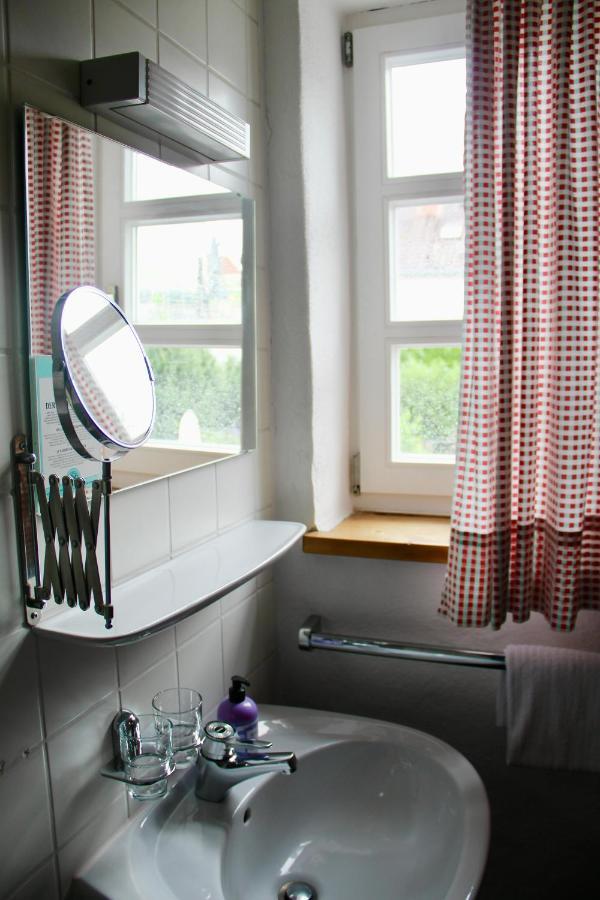 Hotel Schildwirtschaft Zum Rothen Ochsen Laupheim Esterno foto