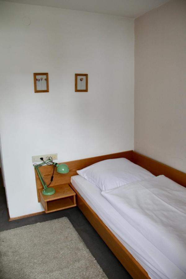 Hotel Schildwirtschaft Zum Rothen Ochsen Laupheim Esterno foto