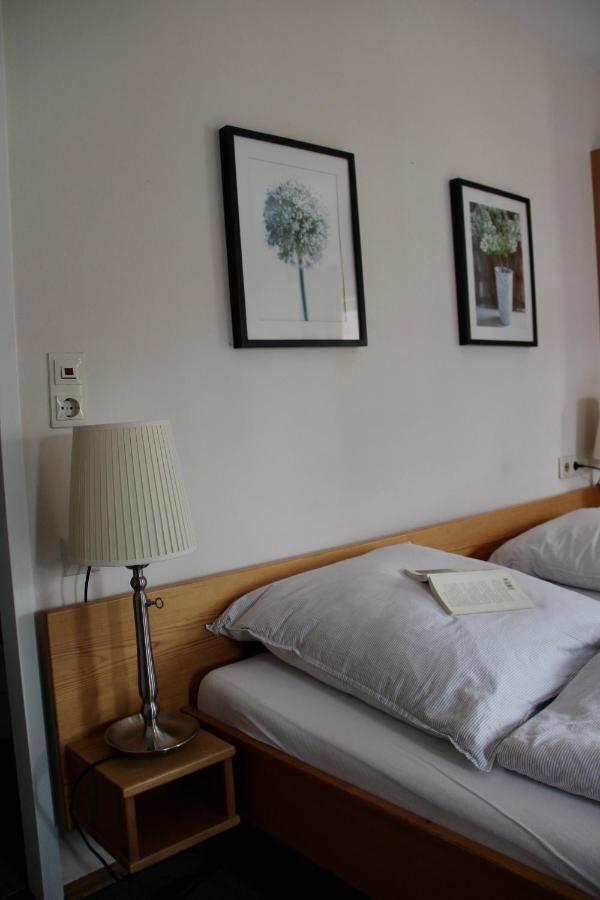 Hotel Schildwirtschaft Zum Rothen Ochsen Laupheim Esterno foto